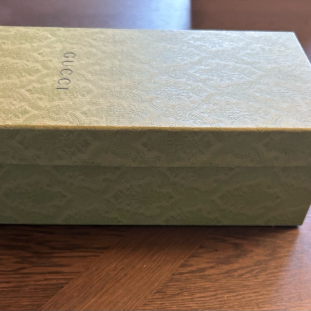 🎉HOST PICK🎉 GUCCI SHOEBOX WITH ORIGINAL TISSUE /PAPERWORK AND SHOE DUST BAGS - Picture 8 of 16